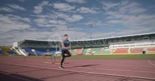 热刺前球探称需引进马竞中场以纠正失误，期待与麦迪逊搭档，但两人仅共事91分钟，转会引人关注。