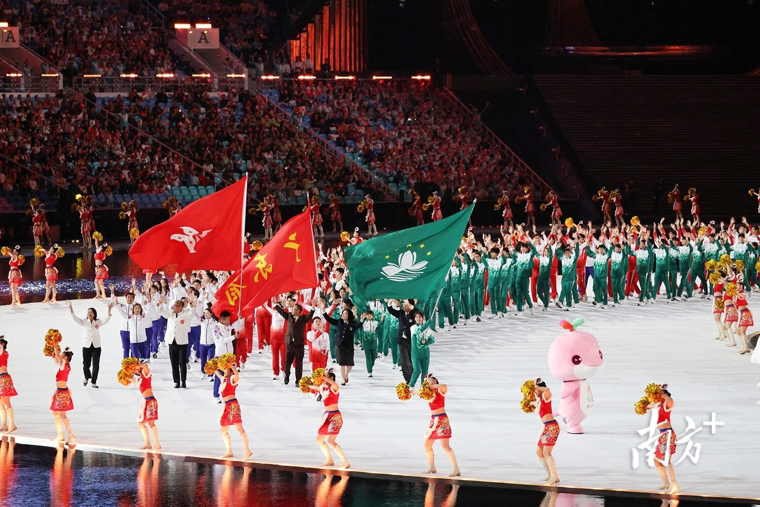 小卡空砍36+7哈登梦游，鲍威尔轰30分手刃旧主，热火送快船5连败